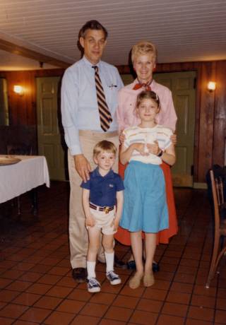 Brittains and Mitchell children at the Chesterfield, 1987